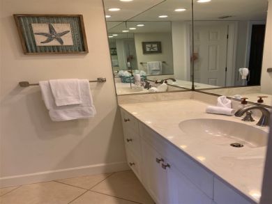 Siesta Key Luxury Two Bedroom Beach Condo Sleeps 6
